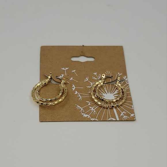 Fashion gold tone dainty Hoop earrings - Picture 2 of 5
